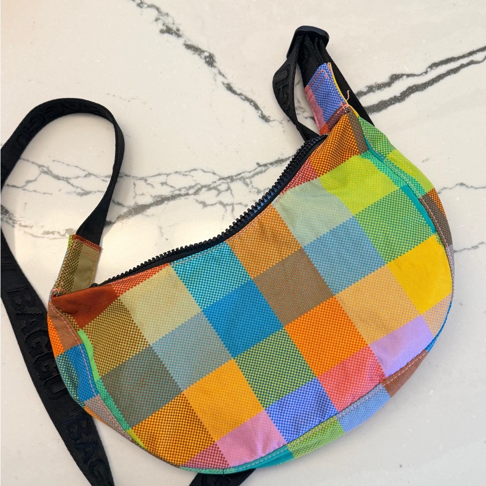 BAGGU x UO Small Crescent in Madras New Without Tags - Picture 2 of 4